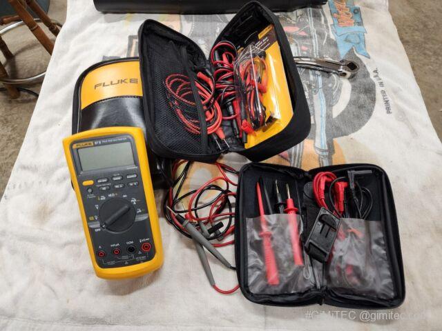 Fluke 87V TRMS Multimeter with extra Leads and Accessories